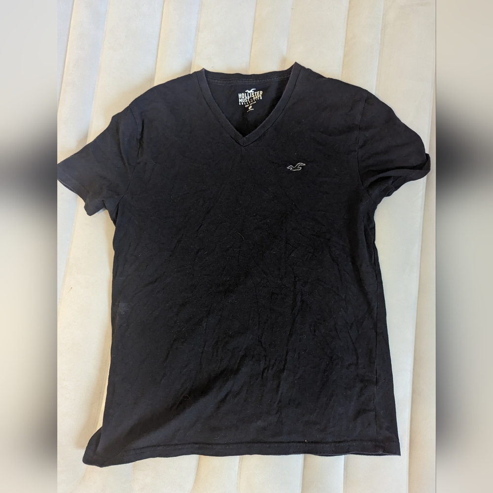 Hollister Men's Dark V-Neck Tee